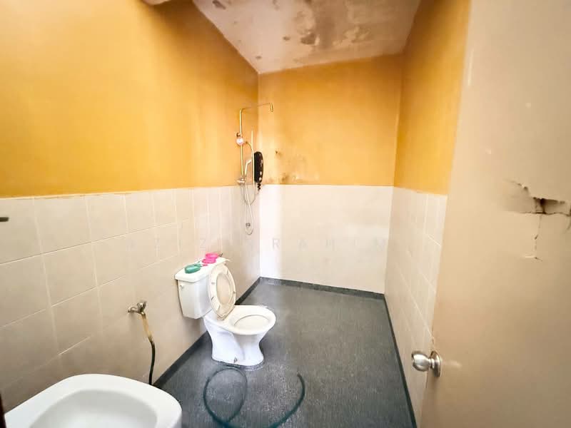 Rumah Teres 2 Tingkat untuk Dijual di Puchong (Selangor) - Azizirrahim . - Bathroom - PropertyGuru.com.my