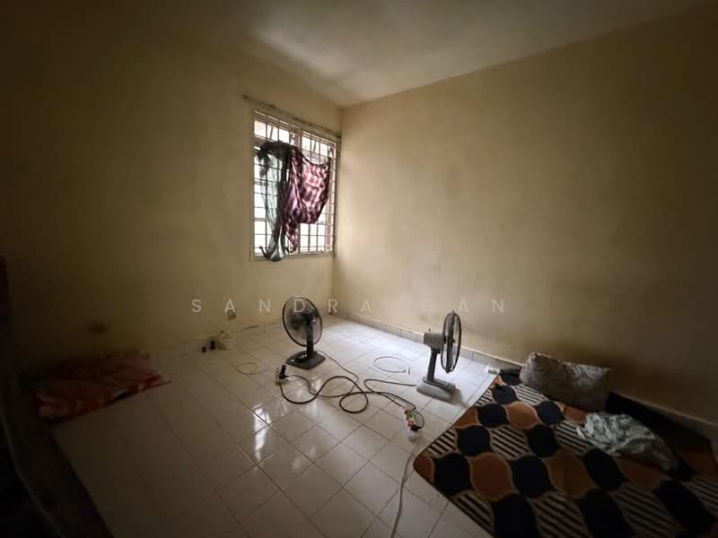 Apartment for Sale at Tanjong Puteri Apartment - Sandra Gan - Bedroom - PropertyGuru.com.my