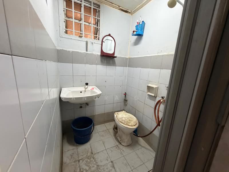 Apartment for Sale at Tanjong Puteri Apartment - Sandra Gan - Bathroom - PropertyGuru.com.my