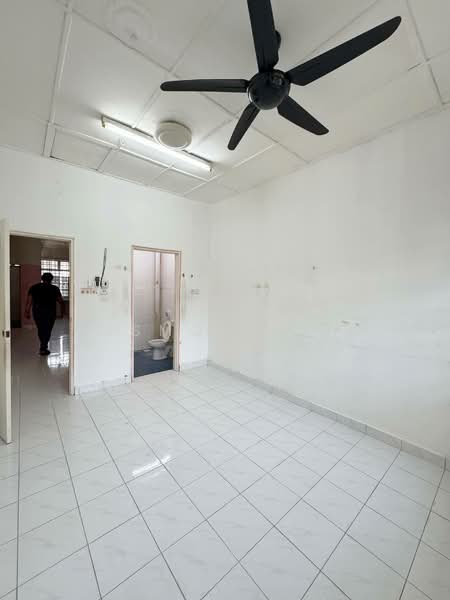 1-storey Terraced House for Rent in Tampoi (Johor) - Desmond Lim - Bathroom - PropertyGuru.com.my
