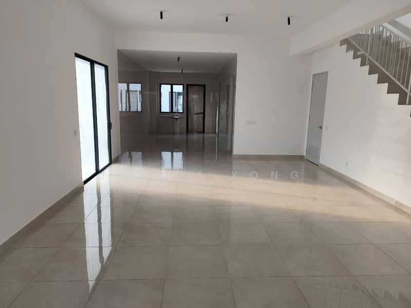 Rumah Teres 2 Tingkat untuk Dijual di Telok Panglima Garang (Selangor) - Joshua Yong - Living Room - PropertyGuru.com.my