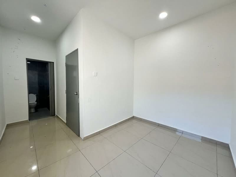 Rumah Teres 2 Tingkat untuk Dijual di Taman Bukit Kempas (Tampoi) - Eric Lee - Interior - PropertyGuru.com.my