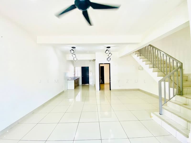 Rumah Teres 2 Tingkat untuk Dijual di Bukit Rahman Putra (Sungai Buloh) - Jimmy Haryzul - Living Room - PropertyGuru.com.my