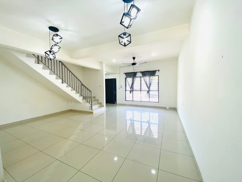 Rumah Teres 2 Tingkat untuk Dijual di Bukit Rahman Putra (Sungai Buloh) - Jimmy Haryzul - Living Room - PropertyGuru.com.my