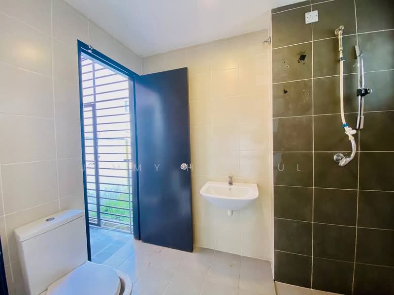 Rumah Teres 2 Tingkat untuk Dijual di Bukit Rahman Putra (Sungai Buloh) - Jimmy Haryzul - Bathroom - PropertyGuru.com.my