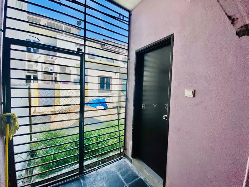 Rumah Teres 2 Tingkat untuk Dijual di Bukit Rahman Putra (Sungai Buloh) - Jimmy Haryzul - Exterior - PropertyGuru.com.my