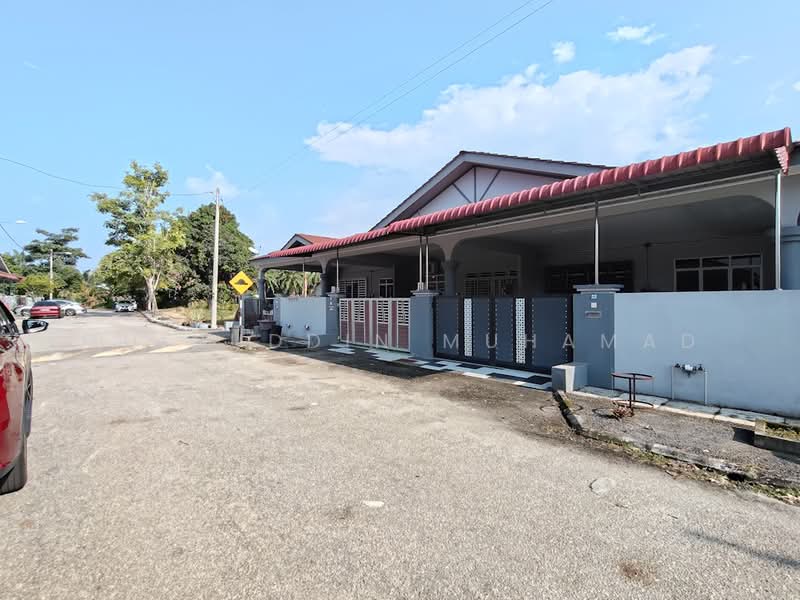 1-storey Terraced House for Sale in Hutan Melintang (Perak) - Muinuddin Muhamad - Exterior - PropertyGuru.com.my