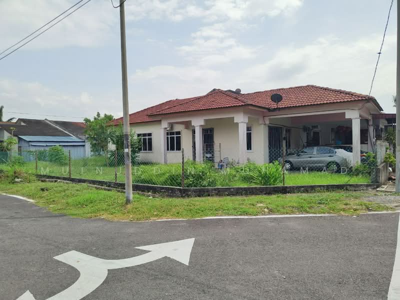 1-storey Terraced House for Sale in Hutan Melintang (Perak) - Muinuddin Muhamad - PropertyGuru.com.my