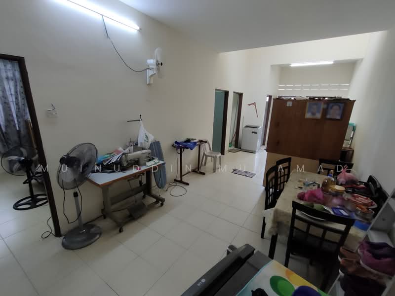 1-storey Terraced House for Sale in Hutan Melintang (Perak) - Muinuddin Muhamad - Living Room - PropertyGuru.com.my