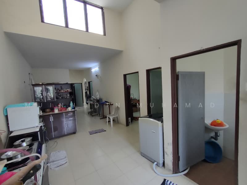 1-storey Terraced House for Sale in Hutan Melintang (Perak) - Muinuddin Muhamad - Kitchen - PropertyGuru.com.my