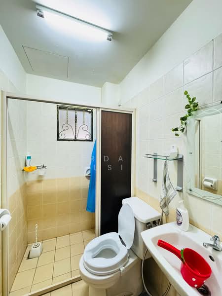 Semi-Detached House for Sale in Taman Setia 2 (Balakong) - Firdaus Husin - Bathroom - PropertyGuru.com.my