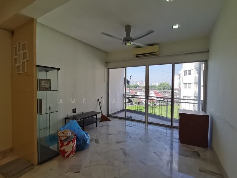Kondominium untuk Dijual di City Garden Orchid Court - Amelia Kong - Living Room - PropertyGuru.com.my