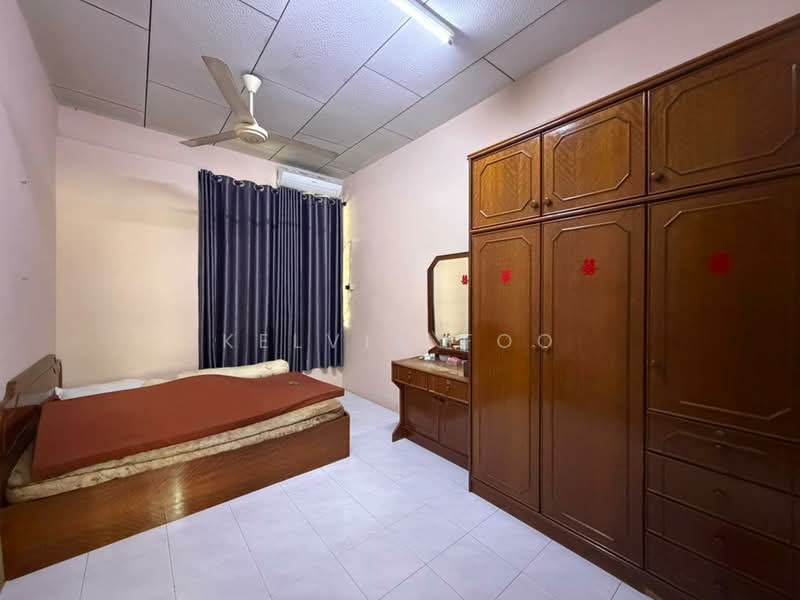 1-storey Terraced House for Sale in Taman Sri Emas (Teluk Intan) - Kelvin Foo - Bedroom - PropertyGuru.com.my