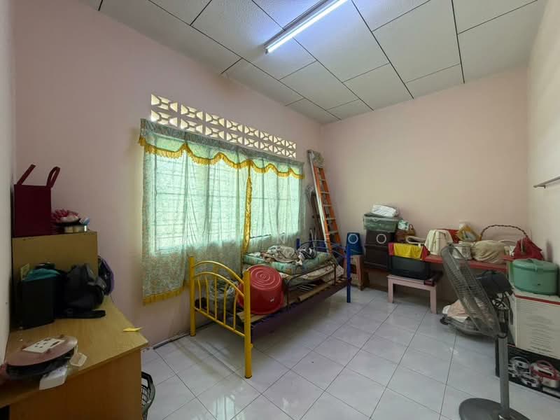 1-storey Terraced House for Sale in Taman Sri Emas (Teluk Intan) - Kelvin Foo - Bedroom - PropertyGuru.com.my