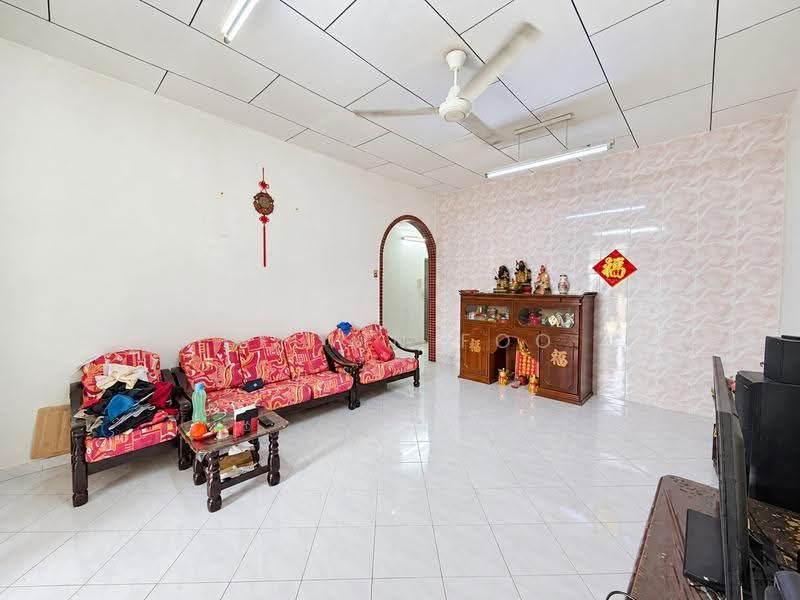 Rumah Teres 1-Tingkat untuk Dijual di Taman Sri Emas (Teluk Intan) - Kelvin Foo - Living Room - PropertyGuru.com.my