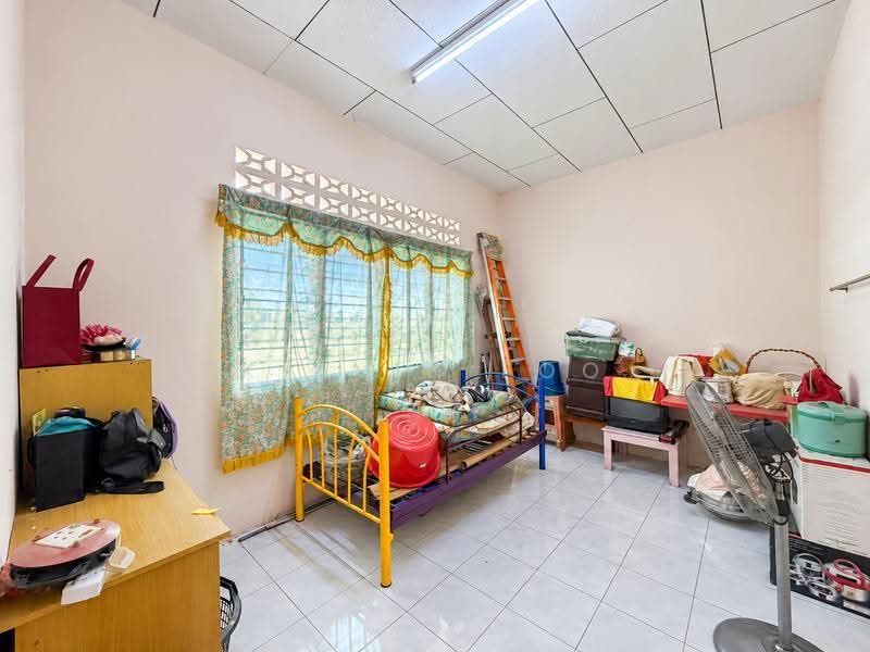 Rumah Teres 1-Tingkat untuk Dijual di Taman Sri Emas (Teluk Intan) - Kelvin Foo - Bedroom - PropertyGuru.com.my