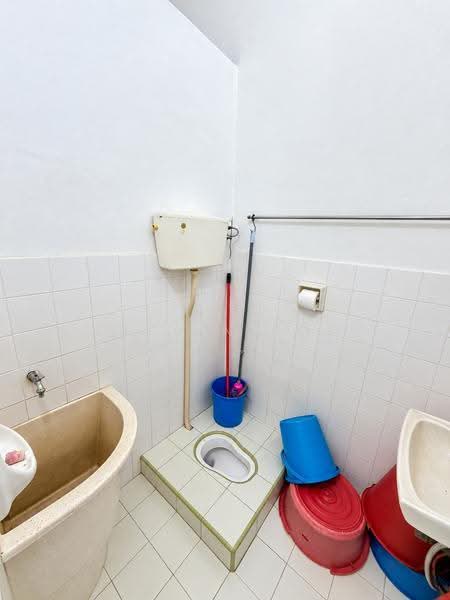 Rumah Teres 1-Tingkat untuk Dijual di Taman Sri Emas (Teluk Intan) - Kelvin Foo - Bathroom - PropertyGuru.com.my