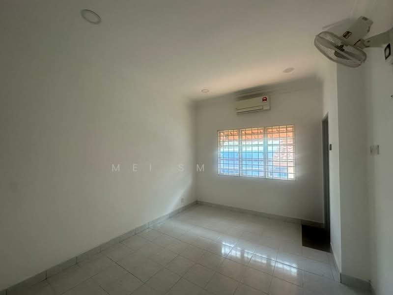 Semi-Detached House for Sale in Alam Damai (Cheras) - Mei SM Lee - Damai Kasih, Cheras Bedroom - PropertyGuru.com.my