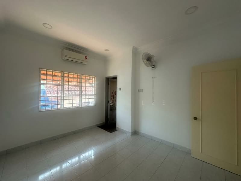 Semi-Detached House for Sale in Alam Damai (Cheras) - Mei SM Lee - Damai Kasih, Cheras Bedroom - PropertyGuru.com.my