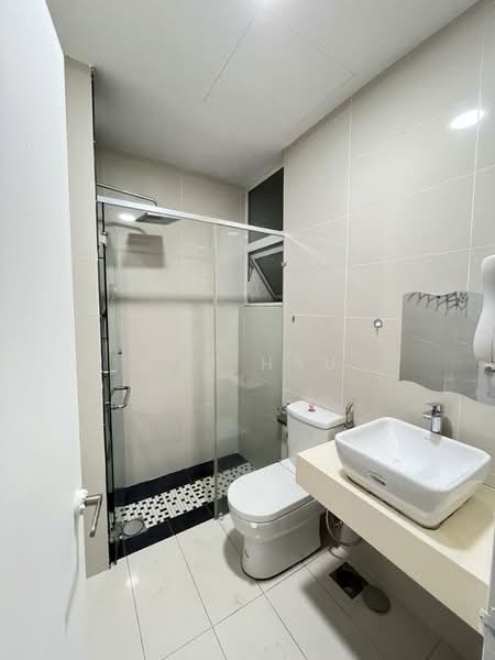 Servis Apartment untuk Disewa di Skypod Residence - Chi Hau - Bathroom - PropertyGuru.com.my