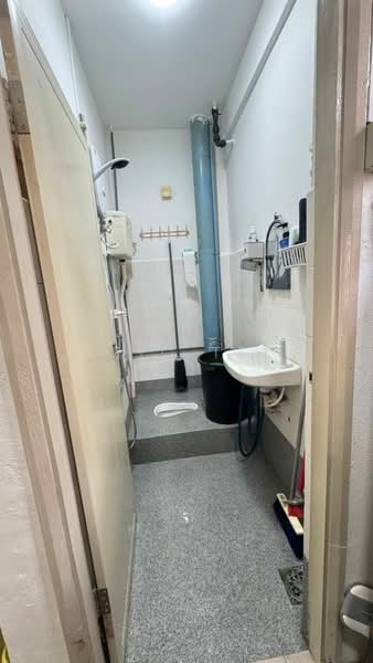 Rumah Flat untuk Dijual di Sri Delima - Eric Tee - Bathroom - PropertyGuru.com.my