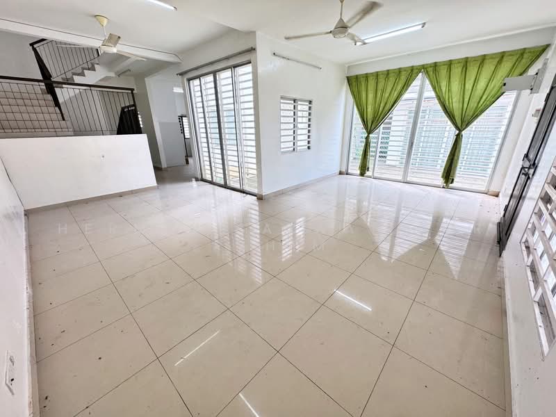 Rumah Teres 2 Tingkat untuk Dijual di Puncak Bestari (Puncak Alam) - Herman Sazwan Nor Rahim - Living Room - PropertyGuru.com.my