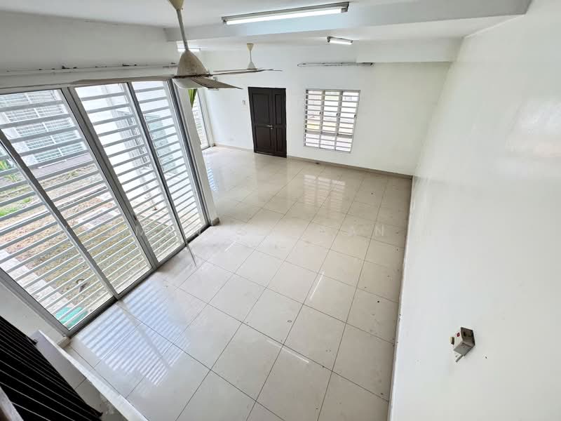 Rumah Teres 2 Tingkat untuk Dijual di Puncak Bestari (Puncak Alam) - Herman Sazwan Nor Rahim - Living Room - PropertyGuru.com.my