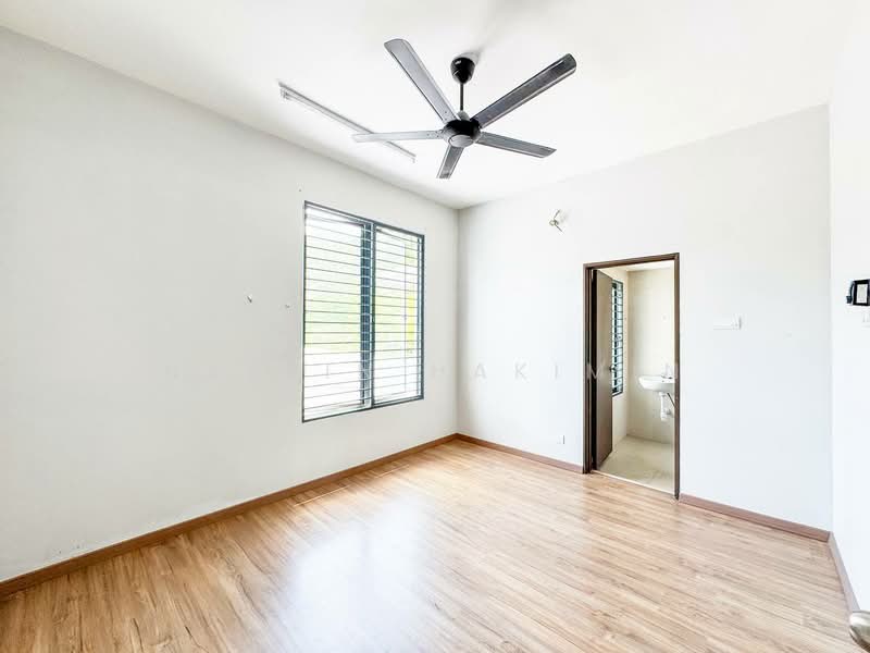 3-storey Terraced House for Sale in Batang Kali (Selangor) - Nazrin Hakimin - PropertyGuru.com.my