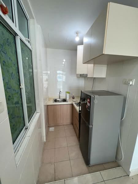 Servis Apartment untuk Disewa di Pangsapuri Tanah Emas (Golden Sands) - Kris Ong - Kitchen - PropertyGuru.com.my