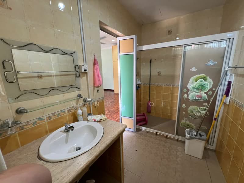Semi-Detached House for Sale in Jelutong (Penang) - Wendy Toh - Bathroom - PropertyGuru.com.my
