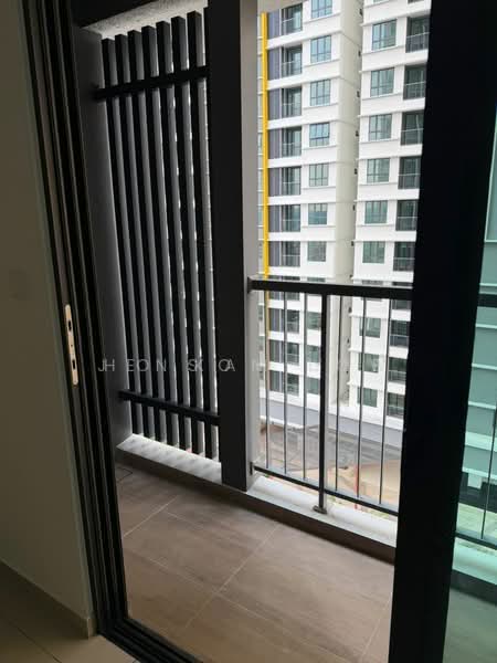 Servis Apartment untuk Dijual di Parkland Residence - Jenson Low - Balcony - PropertyGuru.com.my