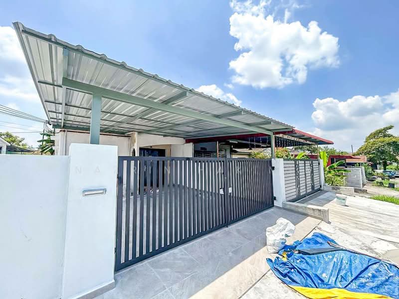 1-storey Terraced House for Sale in Bukit Sentosa (Rawang) - Nazrin Hakimin - Exterior - PropertyGuru.com.my
