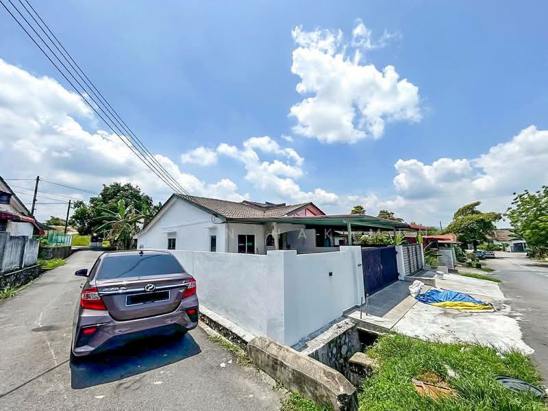 1-storey Terraced House for Sale in Bukit Sentosa (Rawang) - Nazrin Hakimin - Exterior - PropertyGuru.com.my