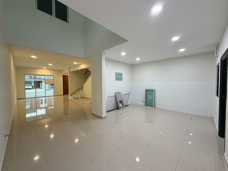 2-storey Terraced House for Sale in Bandar Gamuda Gardens (Rawang) - Alice Low - Living Room - PropertyGuru.com.my