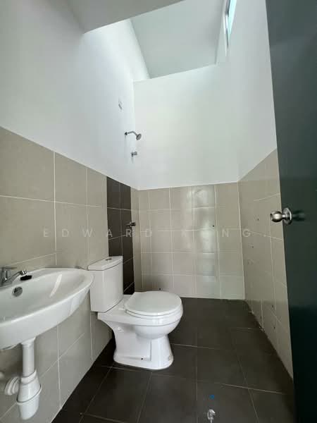 Rumah Teres 2 Tingkat untuk Dijual di Taman Scientex Rawang (Rawang) - Edward Kong. - Bathroom - PropertyGuru.com.my