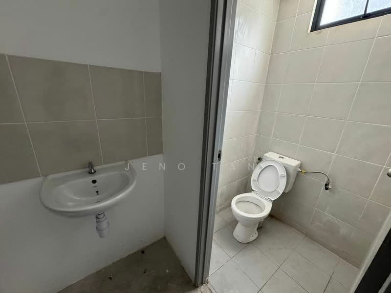 Shop / Office for Rent in Kuching (Sarawak) - Jeno Tan - Bathroom - PropertyGuru.com.my