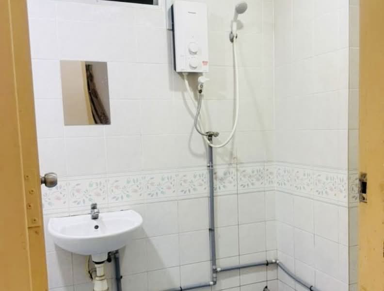 Condominium for Sale at Putra Place Condominium - Kent Lai - Bathroom - PropertyGuru.com.my