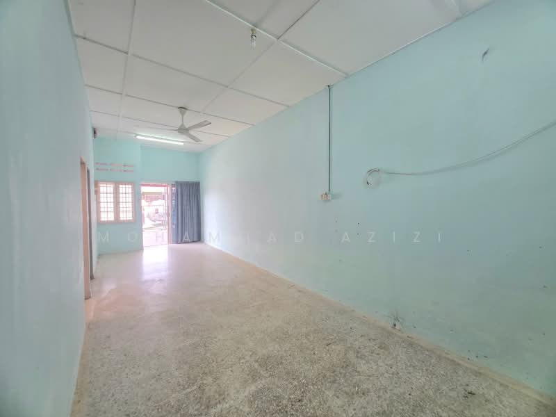 1-storey Terraced House for Sale in Bukit Setongkol (Kuantan) - Mohammad Azizi - PropertyGuru.com.my