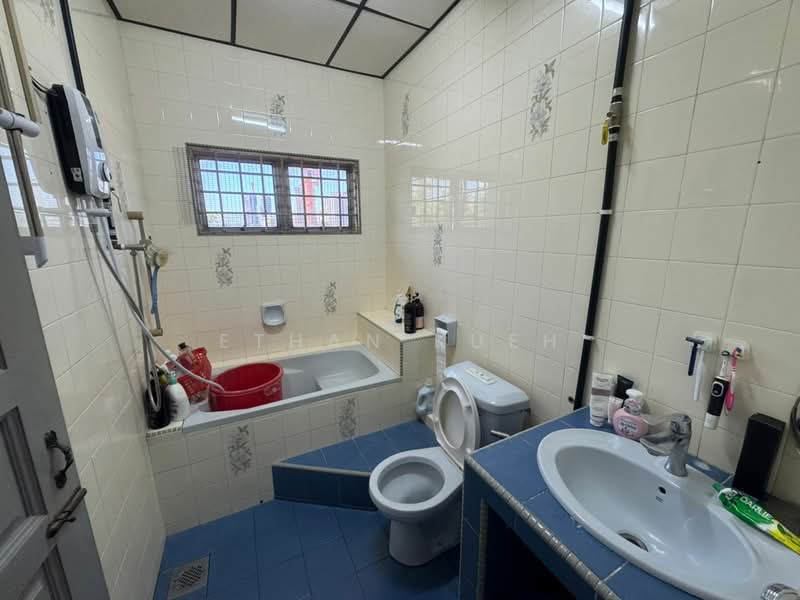 Semi-Detached House for Sale in Taman Overseas Union (Taman Oug) (Jalan Klang Lama (Old Klang Road)) - Ethan Kueh - Bathroom - PropertyGuru.com.my