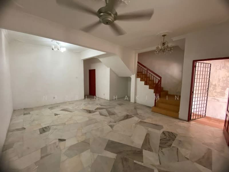 2-storey Terraced House for Sale in Puncak Alam (Selangor) - Nazrin Hakimin - Living Room - PropertyGuru.com.my
