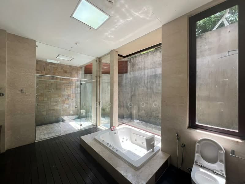 Rumah Banglo untuk Disewa di Bukit Tunku (Kenny Hills) (Kuala Lumpur) - Hugo Gooi - Bathroom - PropertyGuru.com.my