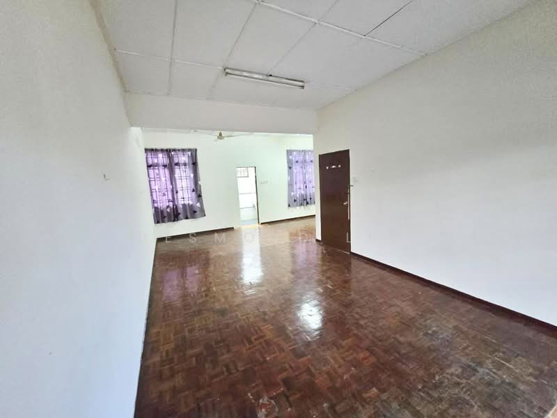 3-storey Terraced House for Rent in Johor Bahru (Johor) - Desmond Lim - Living Room - PropertyGuru.com.my