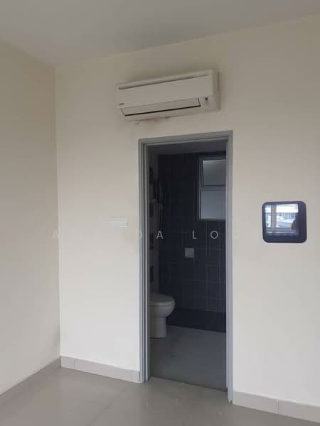 Condominium for Sale at Koi Boulevard - Amanda Lock - Bathroom - PropertyGuru.com.my
