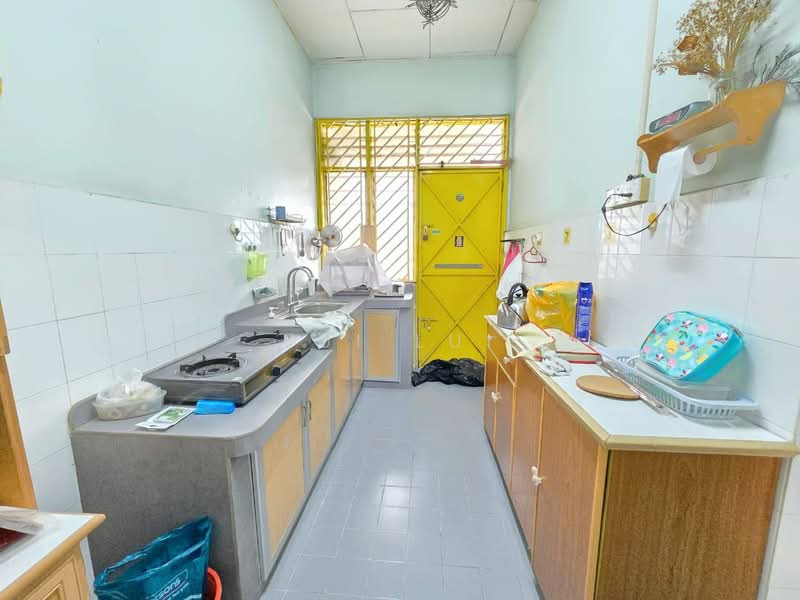 Rumah Teres 1 Tingkat untuk Dijual di Taman Megah Ria (Masai) - Lui Lui - Kitchen - PropertyGuru.com.my