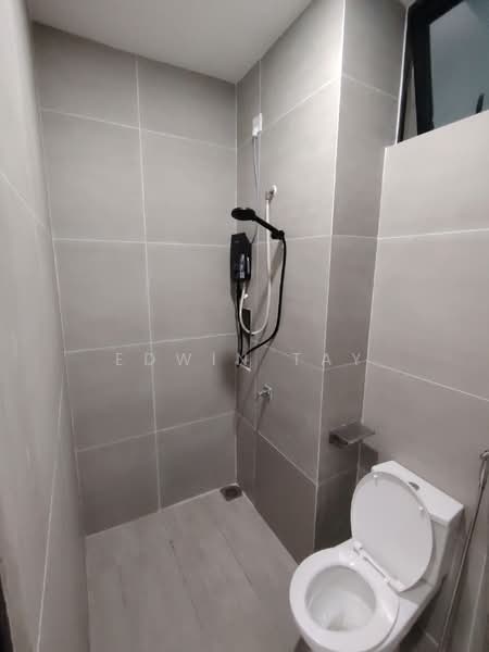 Kondominium untuk Disewa di Space Residency - Edwin Tay - bathroom outside - PropertyGuru.com.my