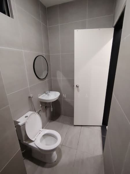 Kondominium untuk Disewa di Space Residency - Edwin Tay - bathroom outside - PropertyGuru.com.my