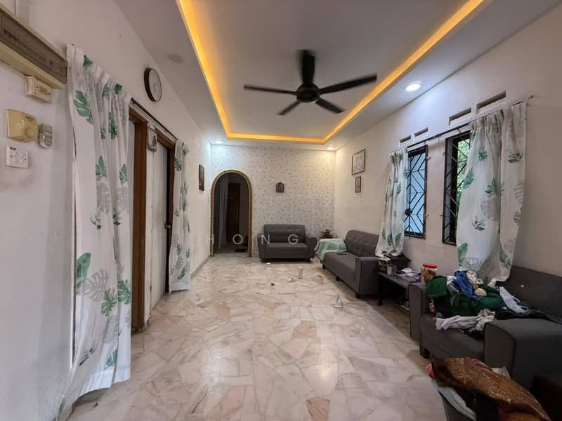 1-storey Terraced House for Sale in Taman Johor Jaya (Johor Bahru) - Hong . - Living Room - PropertyGuru.com.my