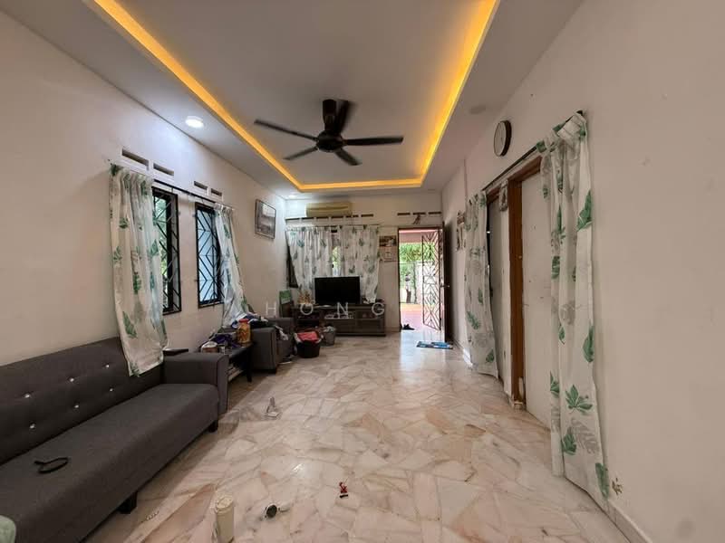 1-storey Terraced House for Sale in Taman Johor Jaya (Johor Bahru) - Hong . - Living Room - PropertyGuru.com.my