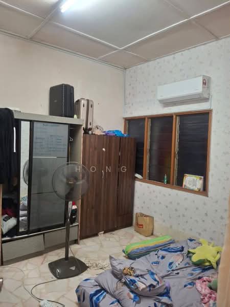 1-storey Terraced House for Sale in Taman Johor Jaya (Johor Bahru) - Hong . - Bedroom - PropertyGuru.com.my