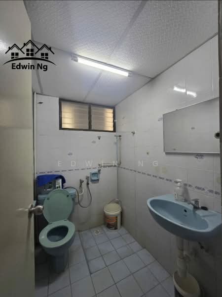 Condominium for Sale at Edgecumbe House - Edwin Ng - Bathroom - PropertyGuru.com.my